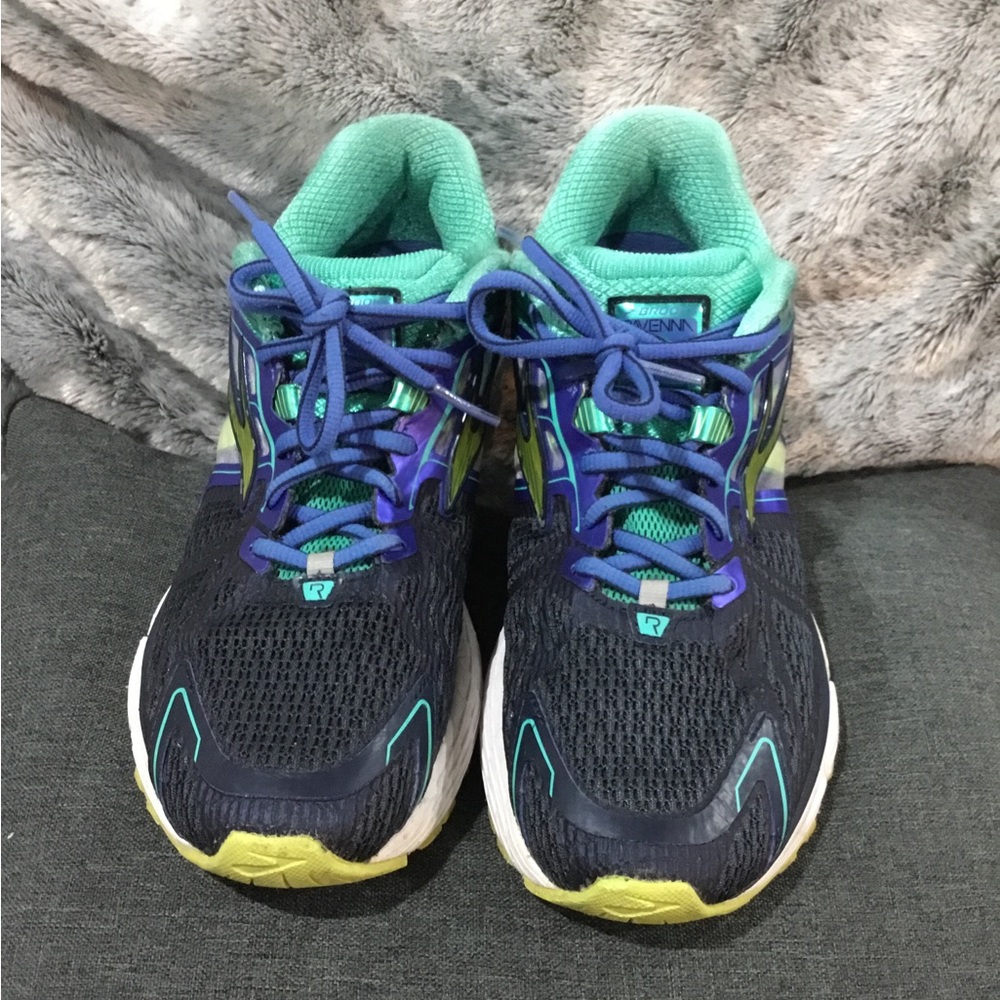 Brooks Ravenna women’s running sneaker size 10 Navy